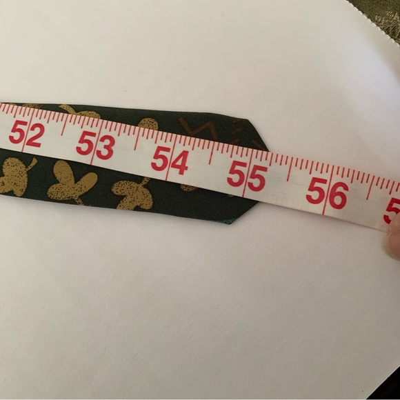 Nino Cerruti, 100% handmade Silk Crepe Necktie. Green background with go… - Picture 6 of 7